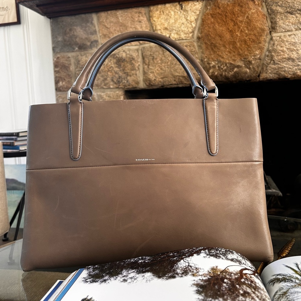 Original Coach tote, circa 2012, rarely used, mint condition